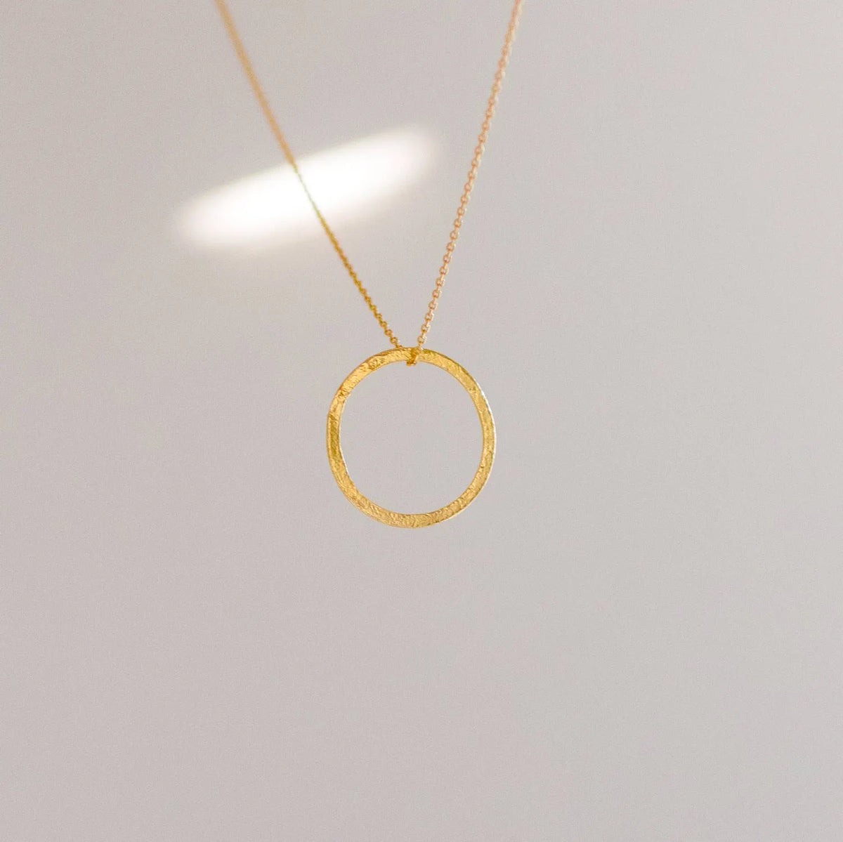 collana karma a forma di cerchio in argento
