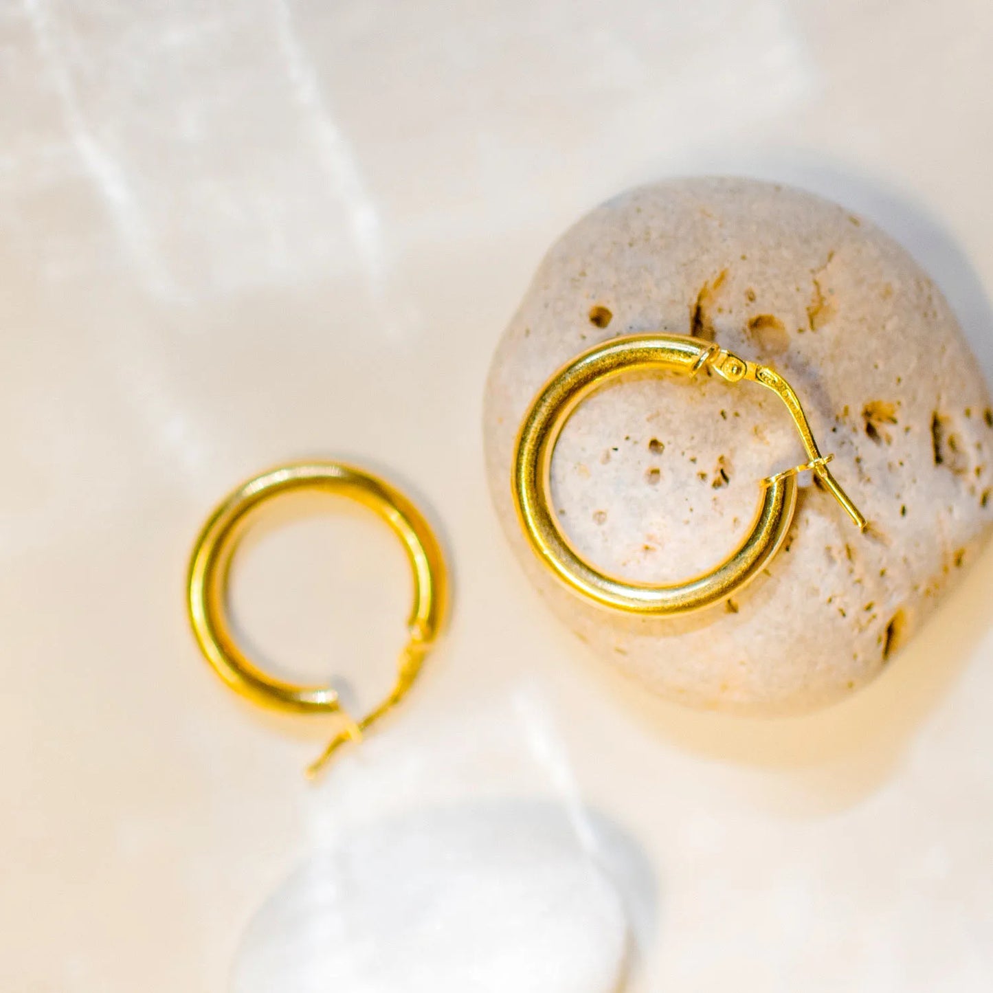 Orecchini a cerchio piccolo in argento placcato oro Sparkling Wishes