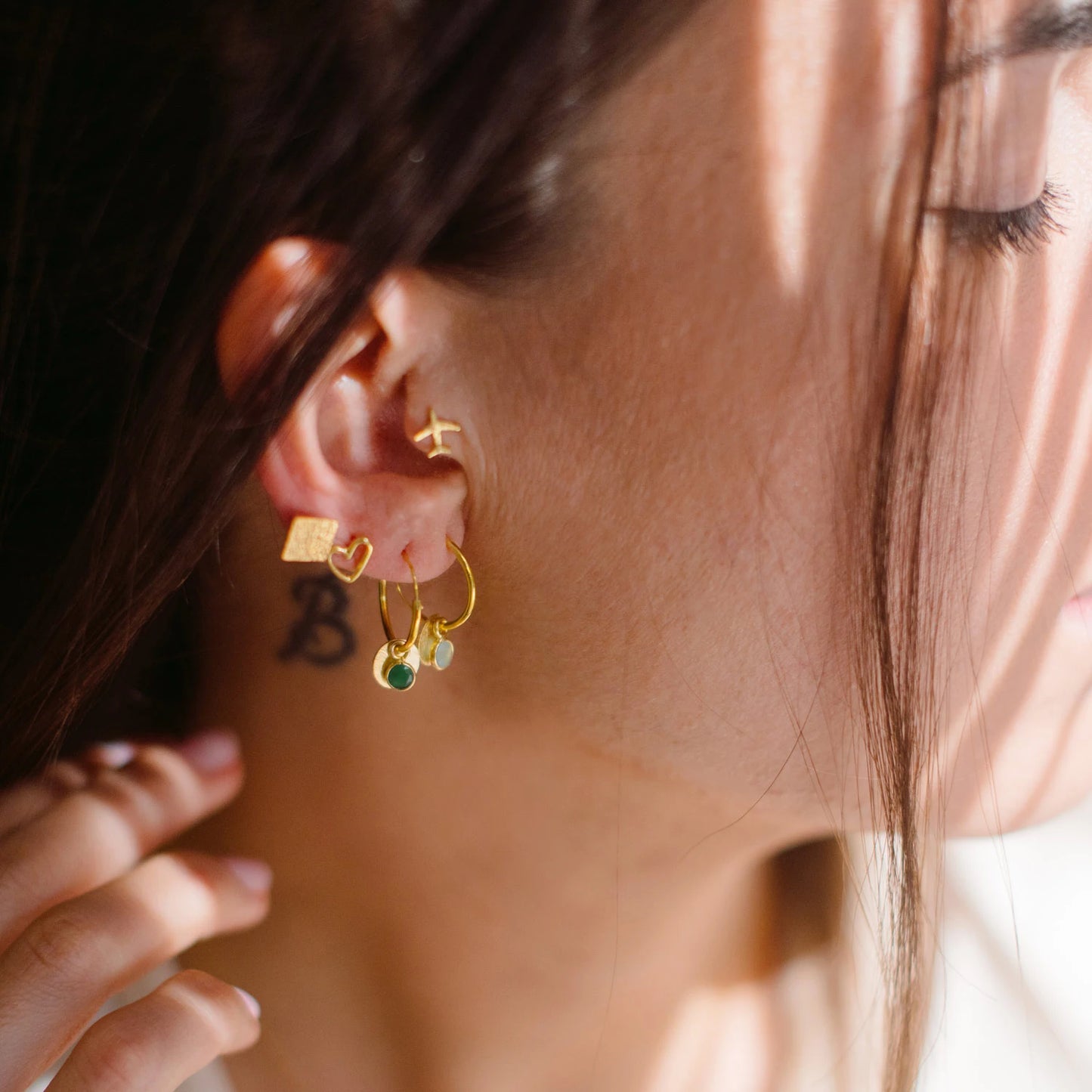 orecchini con pietra verde in argento placcato oro