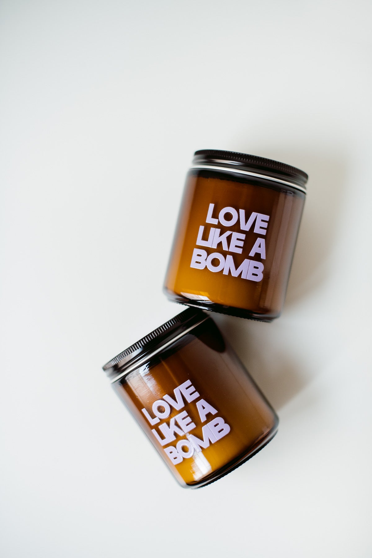 Duftkerze Love Like a Bomb 💣 220gr – Die Calathea