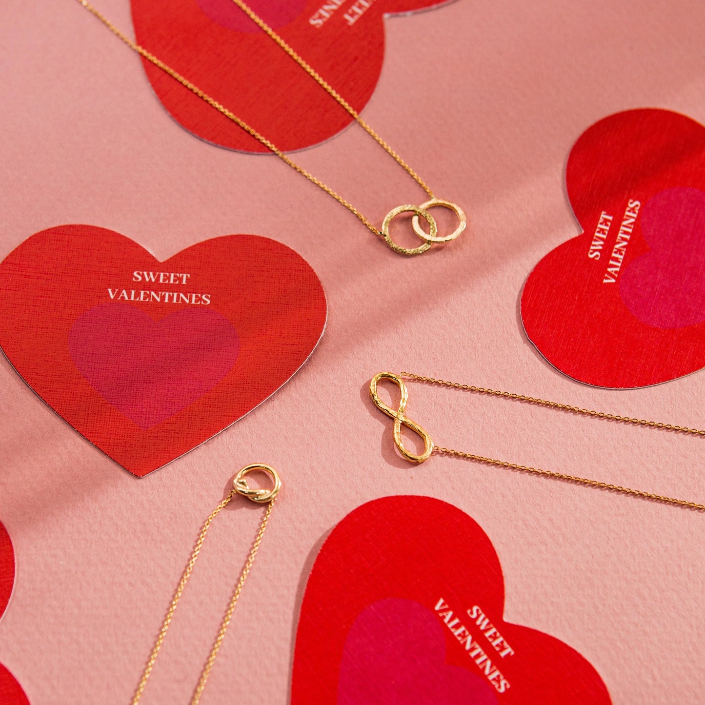 💕 Infinity Necklace – Il Simbolo dei Legami Senza Tempo