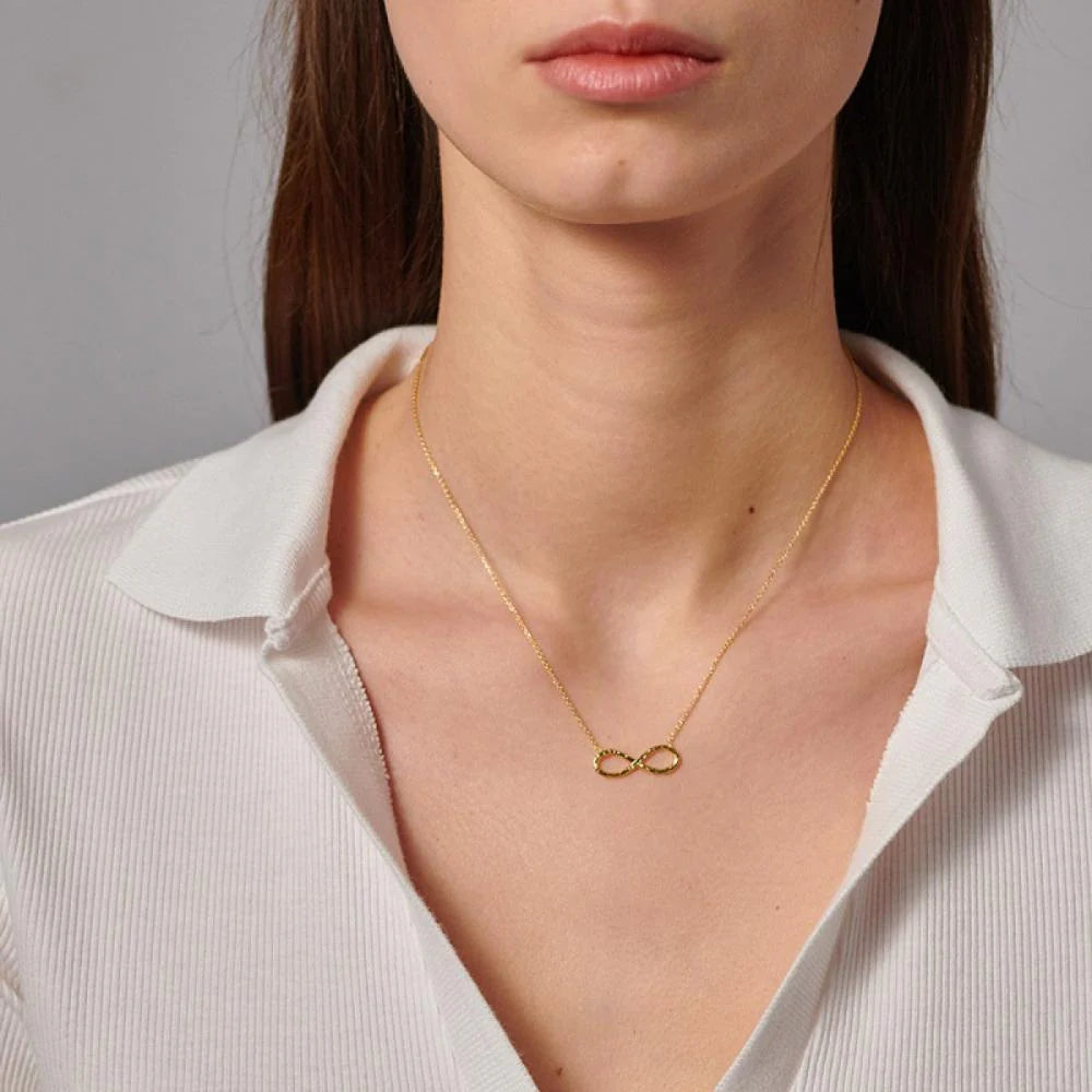💕 Infinity Necklace – Il Simbolo dei Legami Senza Tempo