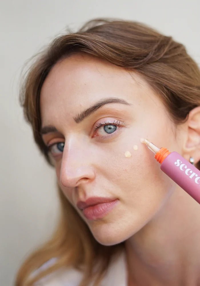 Primer Mewe Secret Glow nella tonalità chiara Sand