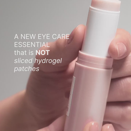 Comfort Zone Luminant Revital-Eye Stick applicato sul contorno occhi per uno sguardo più fresco e luminoso