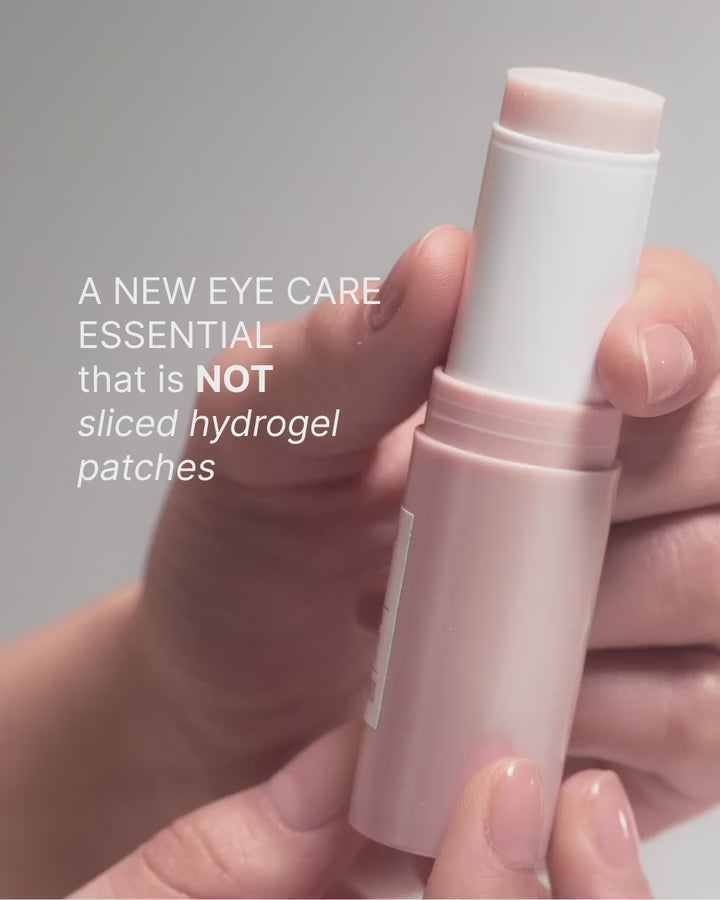Comfort Zone Luminant Revital-Eye Stick applicato sul contorno occhi per uno sguardo più fresco e luminoso